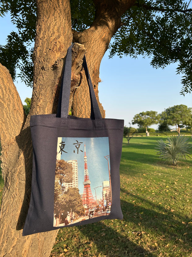 Tokyo Downtown - walking down the streets