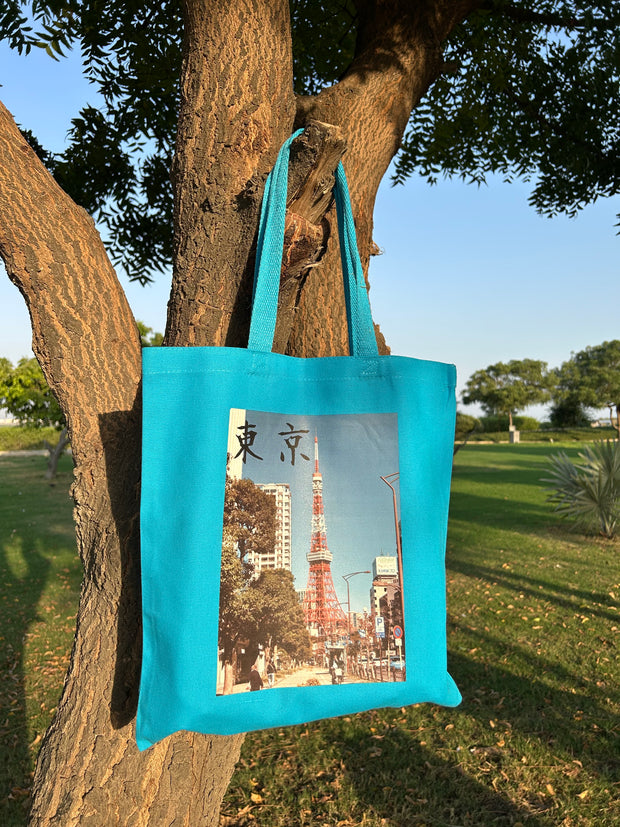 Tokyo Downtown - walking down the streets