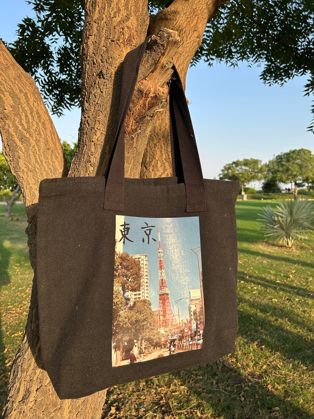 Tokyo Downtown - walking down the streets